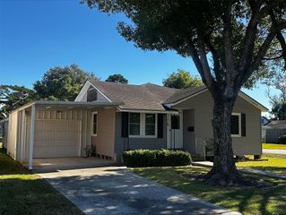 423 Newton Street, Orange, TX 77630