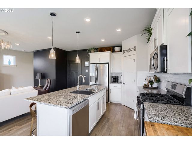 1464 18TH Ave, Forest Grove, OR 97116