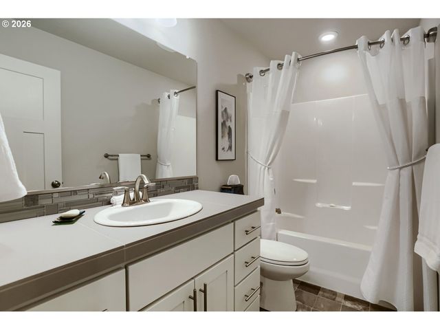1464 18TH Ave, Forest Grove, OR 97116