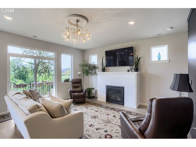 1464 18TH Ave, Forest Grove, OR 97116