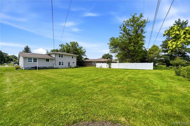 82 Impala Parkway, Lancaster, NY 14086