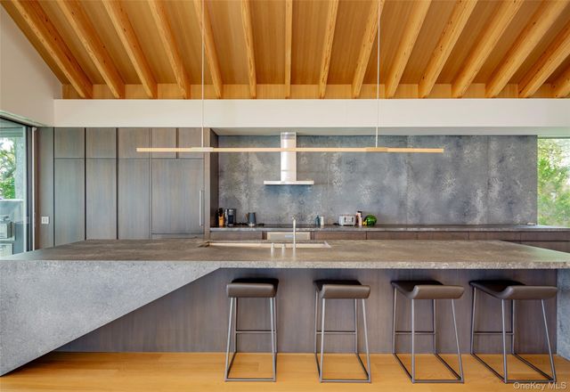 47L S Ferry Road, Shelter Island, NY 11964