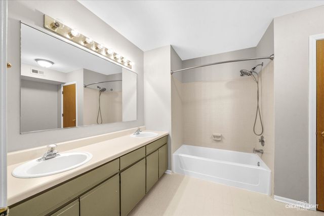 868 Quin Court 201, Naperville, IL 60563