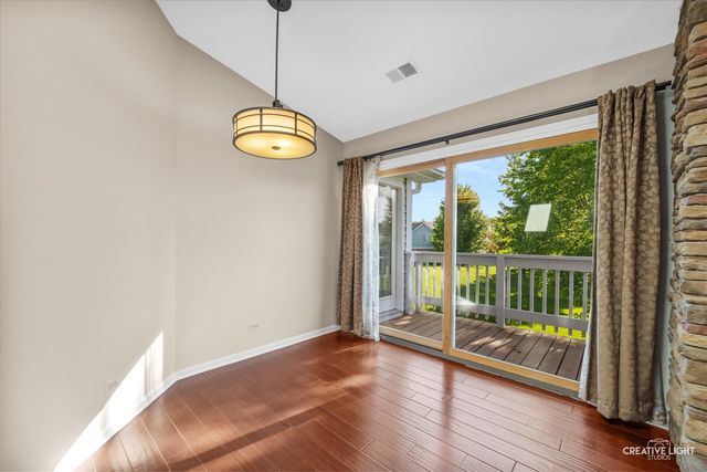 868 Quin Court 201, Naperville, IL 60563