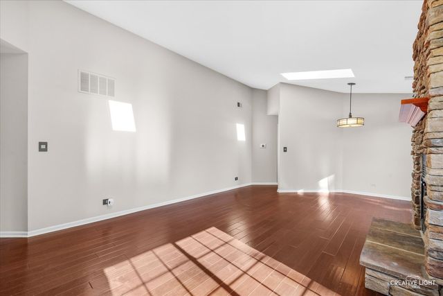 868 Quin Court 201, Naperville, IL 60563