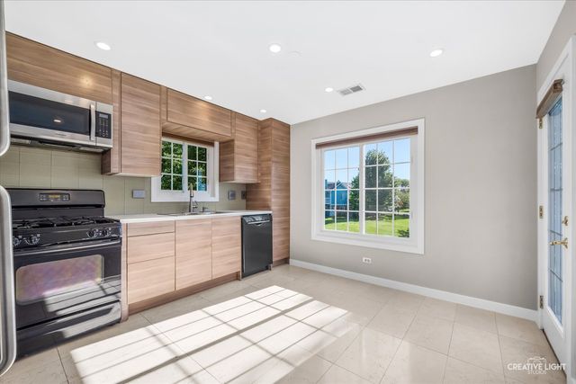 868 Quin Court 201, Naperville, IL 60563