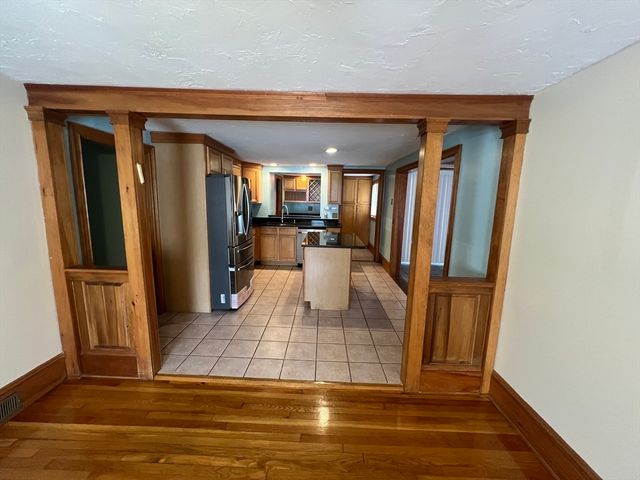 7 W Hill Ter, Worcester, MA 01609