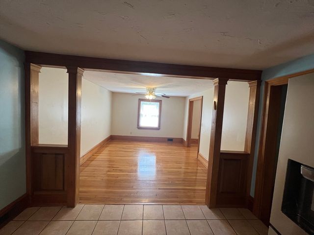 7 W Hill Ter, Worcester, MA 01609