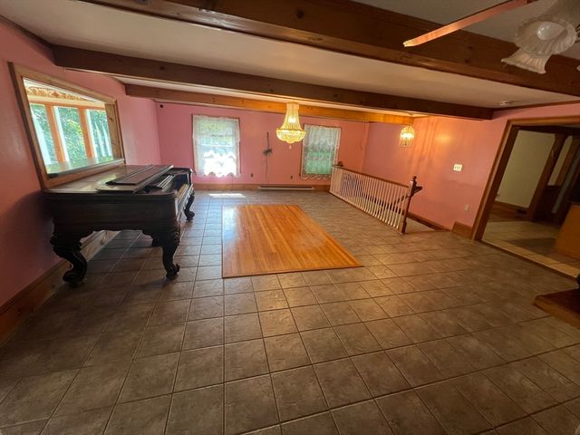 7 W Hill Ter, Worcester, MA 01609