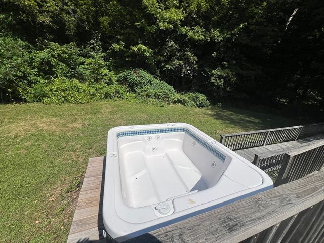 7 W Hill Ter, Worcester, MA 01609