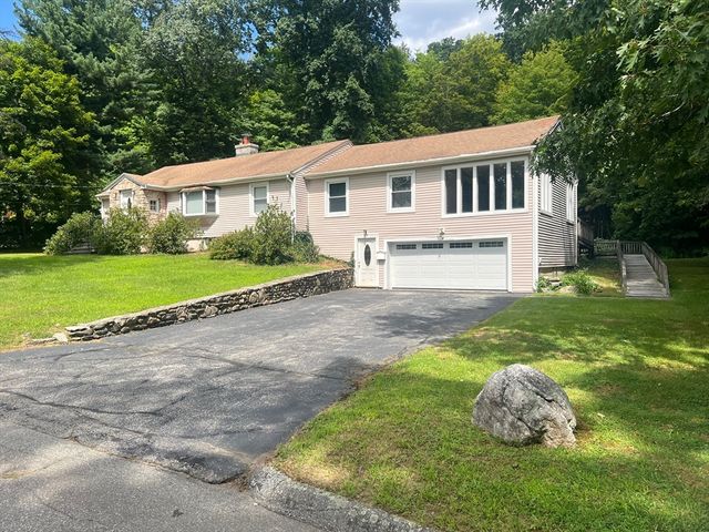 7 W Hill Ter, Worcester, MA 01609