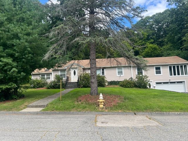 7 W Hill Ter, Worcester, MA 01609