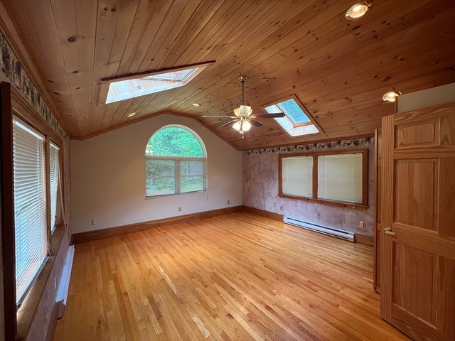7 W Hill Ter, Worcester, MA 01609