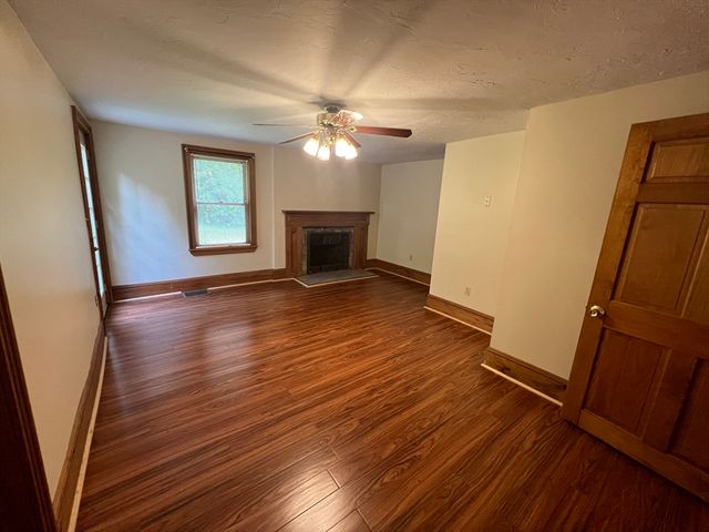 7 W Hill Ter, Worcester, MA 01609