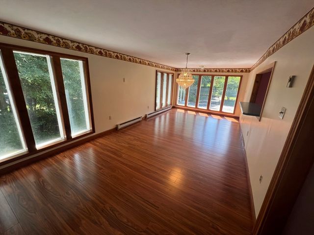 7 W Hill Ter, Worcester, MA 01609