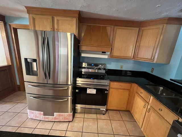 7 W Hill Ter, Worcester, MA 01609
