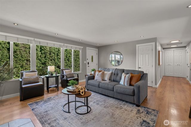 10527 Beardslee Boulevard, Bothell, WA 98011