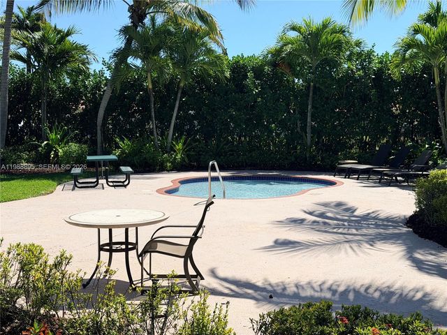 4110 NE 22nd Ct, Homestead, FL 33033