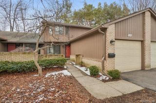 1018 Oak Pointe Drive 8, Waterford Charter Township, MI 48327