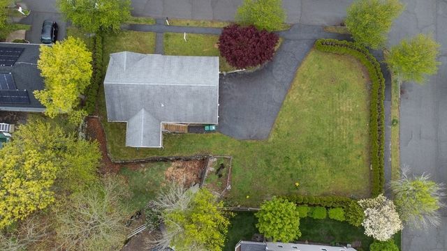 7 Nells Pond Rd, Lynn, MA 01904