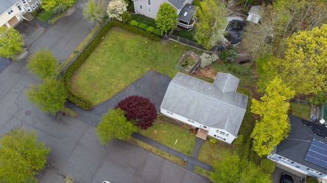 7 Nells Pond Rd, Lynn, MA 01904