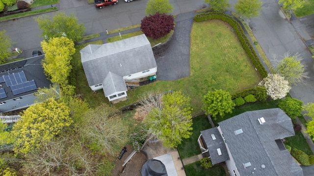 7 Nells Pond Rd, Lynn, MA 01904