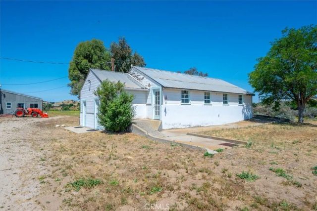 7865 Airport, Paso Robles, CA 93446