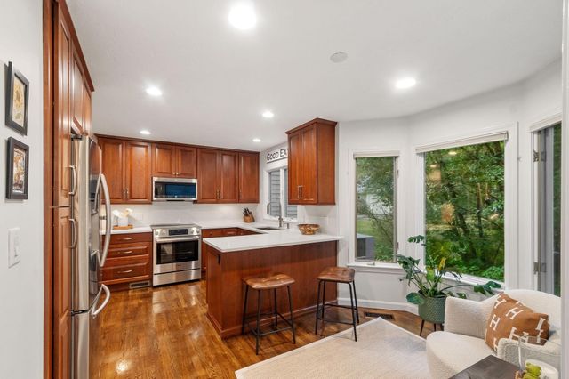 25 Pickman Dr, Bedford, MA 01730