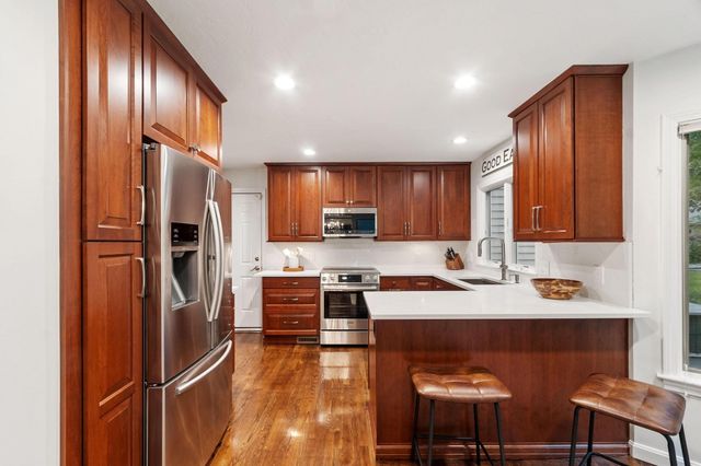 25 Pickman Dr, Bedford, MA 01730