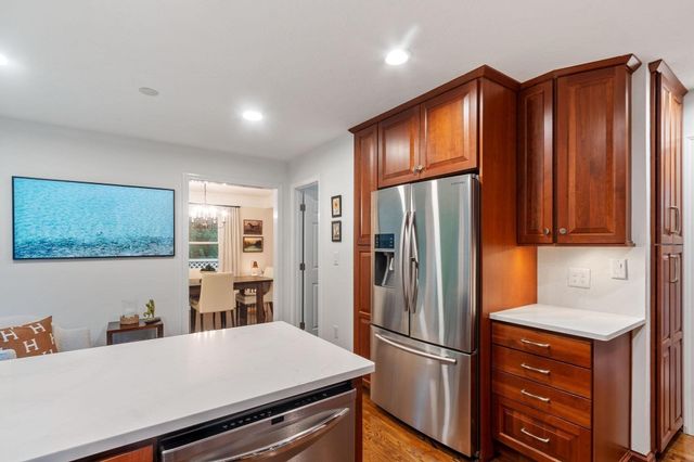 25 Pickman Dr, Bedford, MA 01730