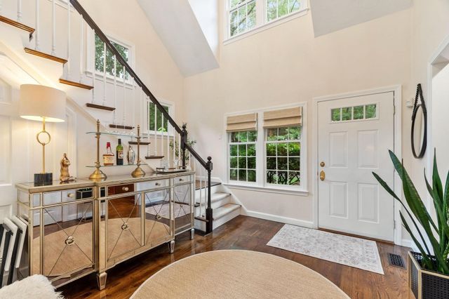 25 Pickman Dr, Bedford, MA 01730