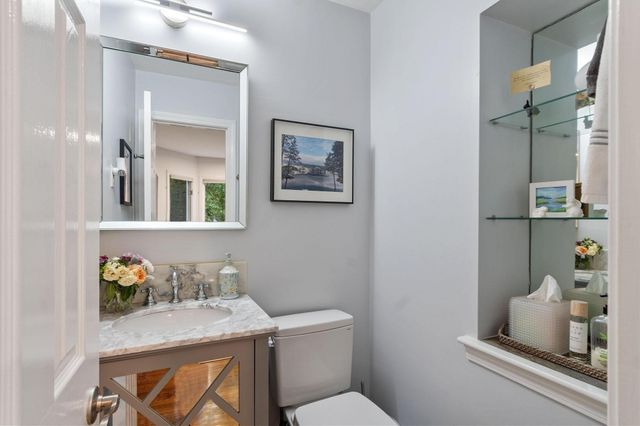 25 Pickman Dr, Bedford, MA 01730