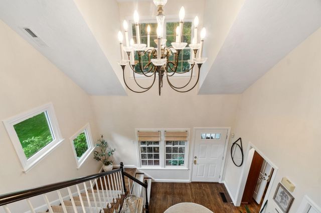 25 Pickman Dr, Bedford, MA 01730