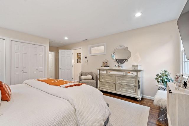 25 Pickman Dr, Bedford, MA 01730