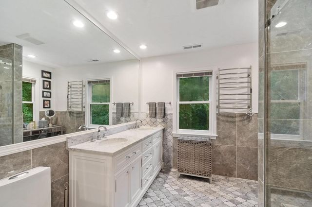 25 Pickman Dr, Bedford, MA 01730