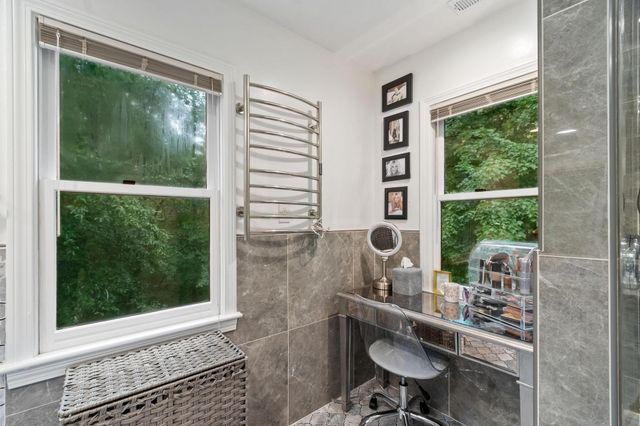25 Pickman Dr, Bedford, MA 01730