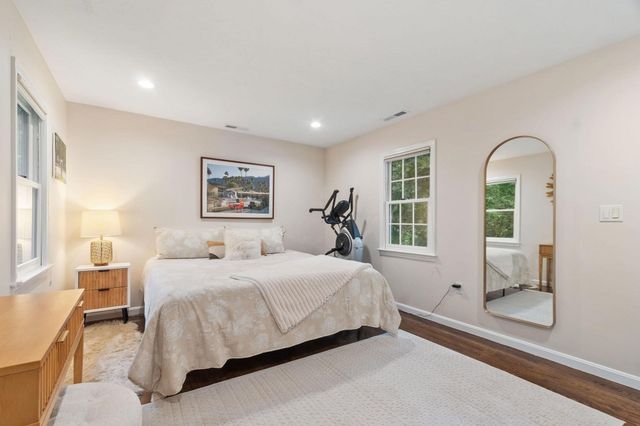 25 Pickman Dr, Bedford, MA 01730