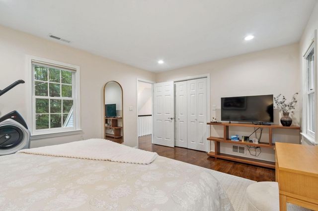 25 Pickman Dr, Bedford, MA 01730