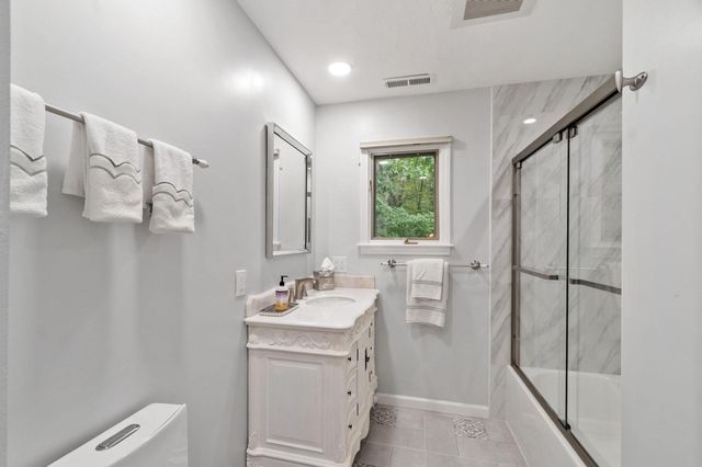 25 Pickman Dr, Bedford, MA 01730