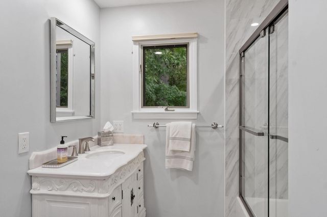 25 Pickman Dr, Bedford, MA 01730