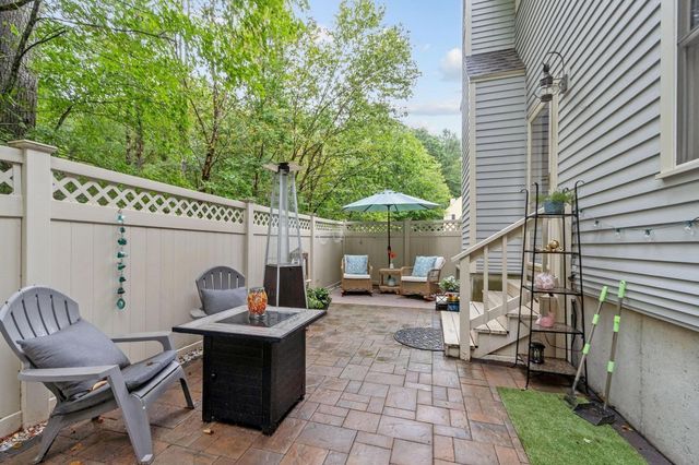 25 Pickman Dr, Bedford, MA 01730
