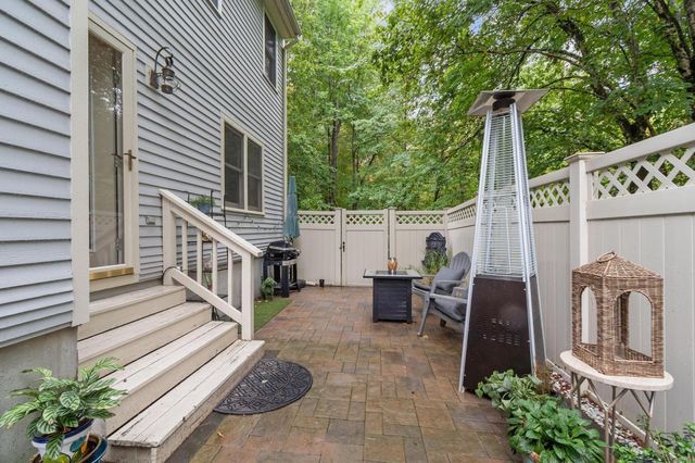 25 Pickman Dr, Bedford, MA 01730