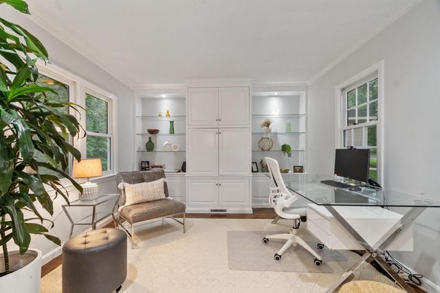 25 Pickman Dr, Bedford, MA 01730