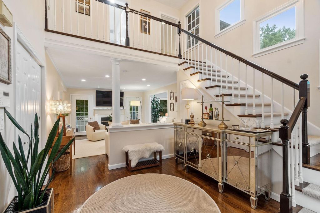 25 Pickman Dr, Bedford, MA 01730