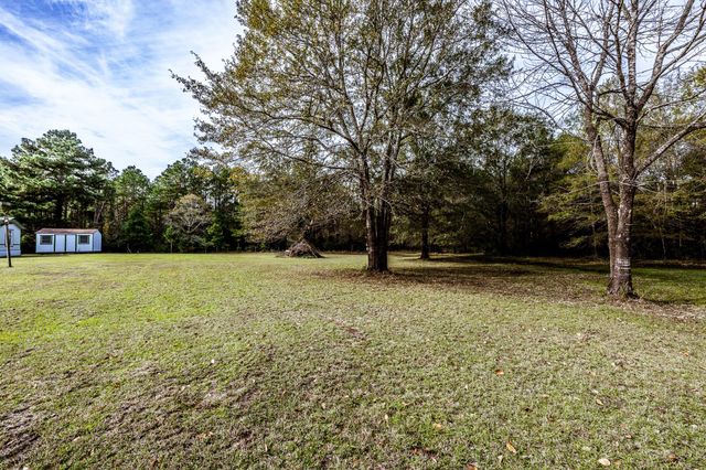 400 Marina Drive, Trinity, TX 75862