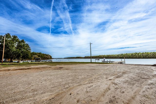 400 Marina Drive, Trinity, TX 75862