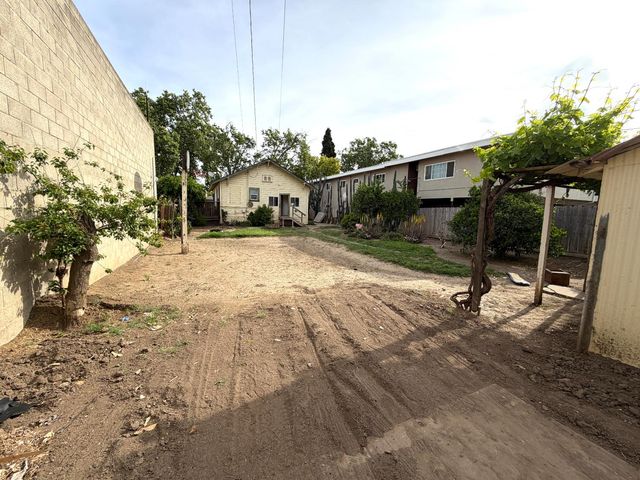 230 W 18th St, Merced, CA 95340