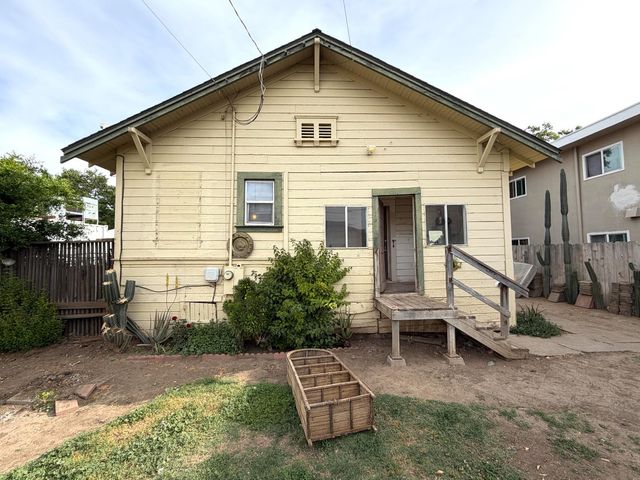 230 W 18th St, Merced, CA 95340