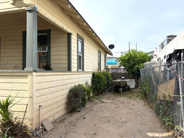 230 W 18th St, Merced, CA 95340