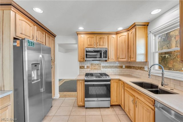 20685 Chestnut Drive, Strongsville, OH 44149